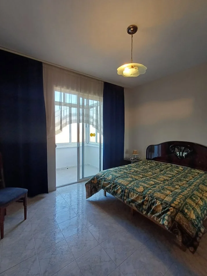 Tirane, shitet apartament 2+1+Ballkon Kati 3, 70 m² (Rruga Kongresi i Manastirit, Ngjitur me Kliniken Mjekesore Ikeda)