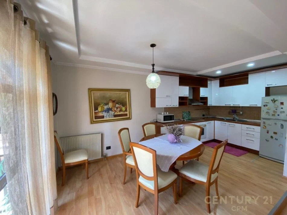 Tirane, jepet me qera apartament 3+1 Kati 3, 102 m² 600 € (PRANE SELVISE)