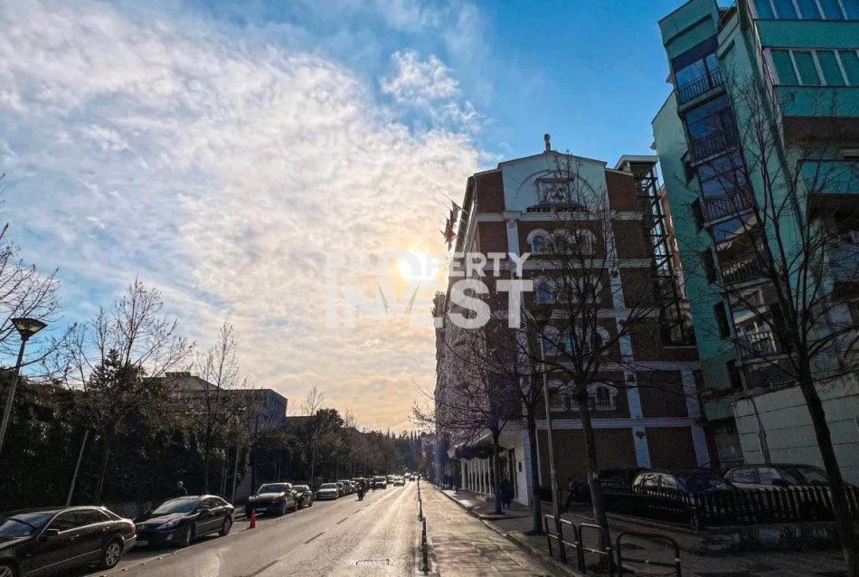 Tirane, shitet apartament 2+1+Aneks+Ballkon Kati 4, 140 m² 420.000 € (Presidenca)
