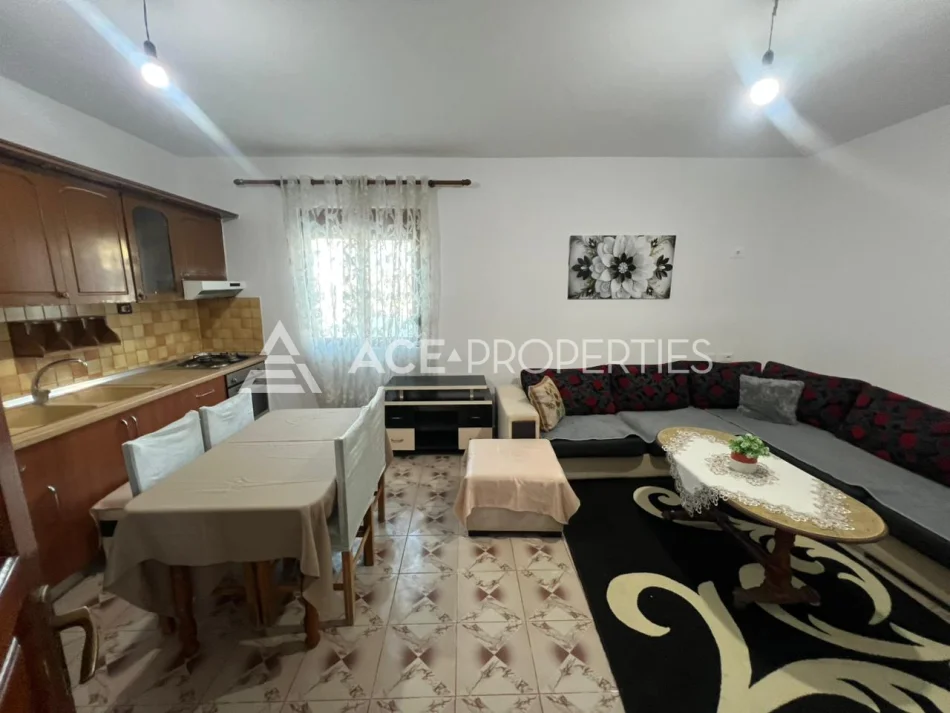 Durres, jepet me qera shtepi 1+1 Kati 1, 80 m² 300 € (Durres ,ish kenet)