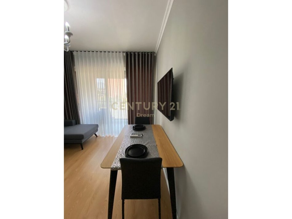Tirane, jepet me qera apartament 1+1 Kati 1, 65 m² 500 € (Ish Profarma)