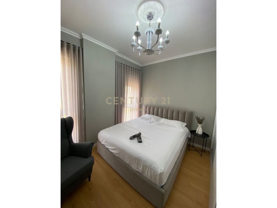 Tirane, jepet me qera apartament 1+1 Kati 1, 65 m² 500 € (Ish Profarma)