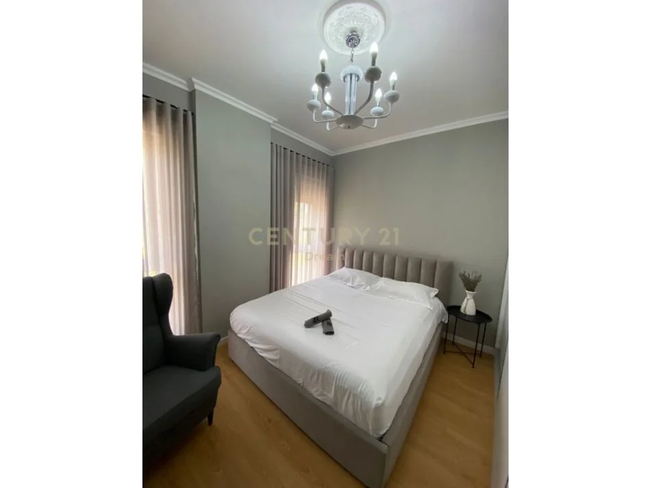 Tirane, jepet me qera apartament 1+1 Kati 1, 65 m² 500 € (Ish Profarma)