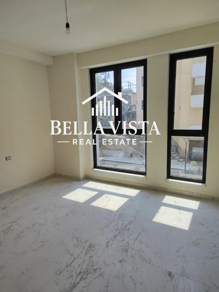 Vlore, shitet apartament 2+1 Kati 3, 135 m² 1800€ m² (Vlore - Skele)