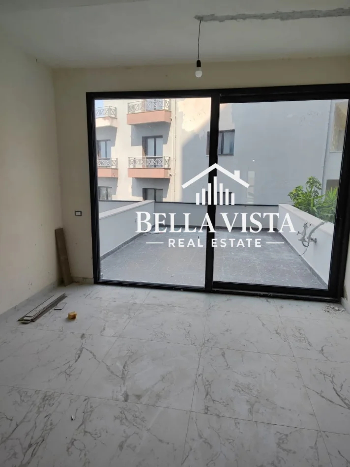 Vlore, shitet apartament 2+1 Kati 3, 135 m² 1800€ m² (Vlore - Skele)