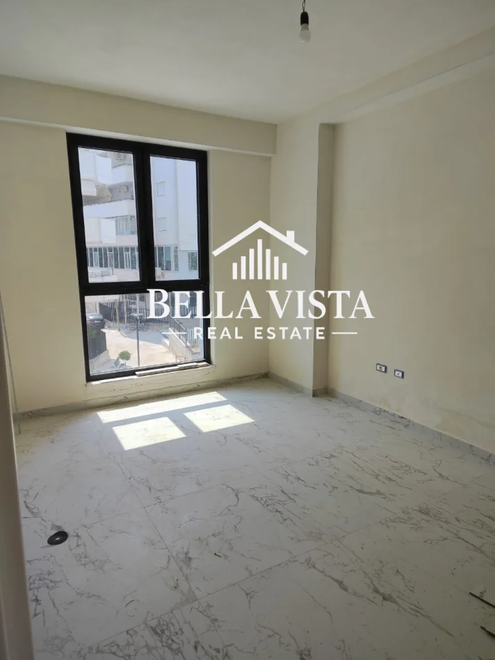 Vlore, shitet apartament 2+1 Kati 3, 135 m² 1800€ m² (Vlore - Skele)