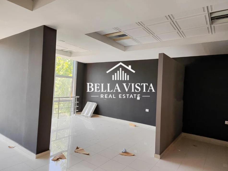 Vlore, jepet me qera dyqan Kati 0, 520 m² 2.000 € (Rruga Demokracia, vlore)
