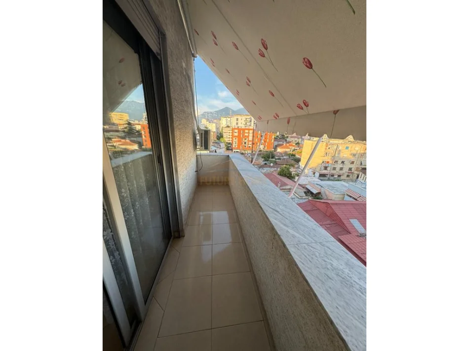 Tirane, jepet me qera apartament 2+1 Kati 6, 96 m² 800 € (PRANE PROKURORISE , RRUGA HAXHI DALLIU)