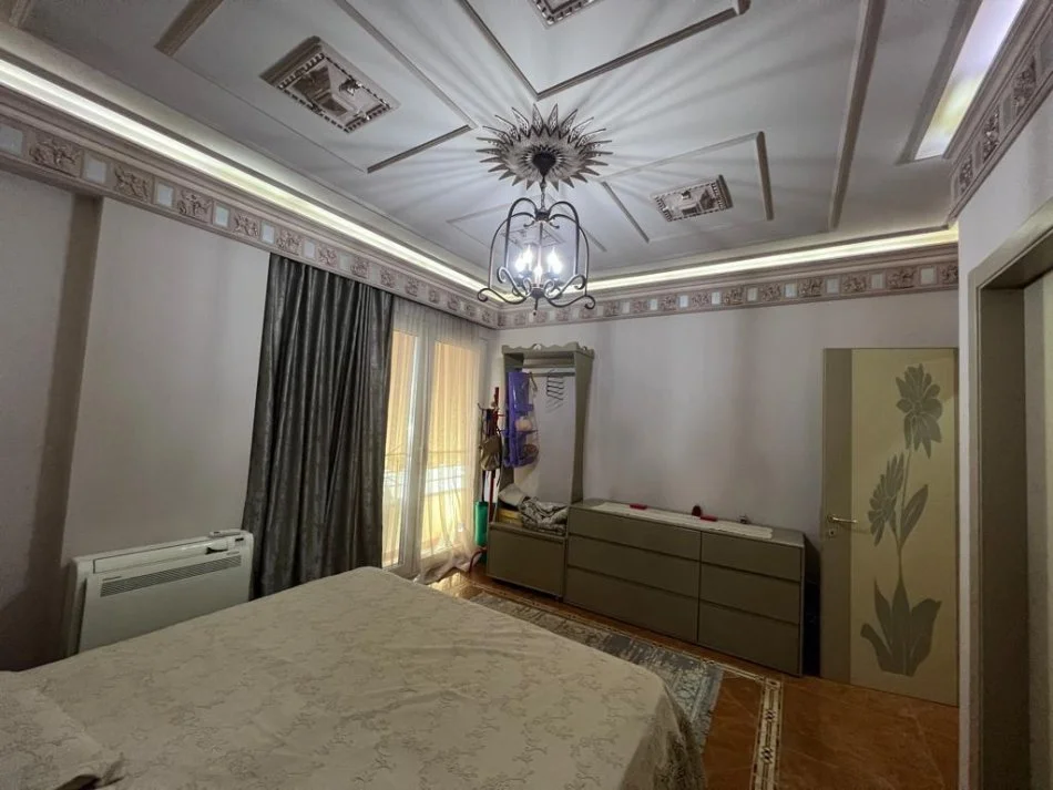 Tirane, shitet apartament 3+1 Kati 2, 121 m² 240.000 € (rruga e ullinjve)