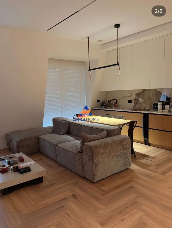 Tirane, jepet me qera apartament 2+1+Ballkon Kati 3, 120 m² 2.000 € (TEG)