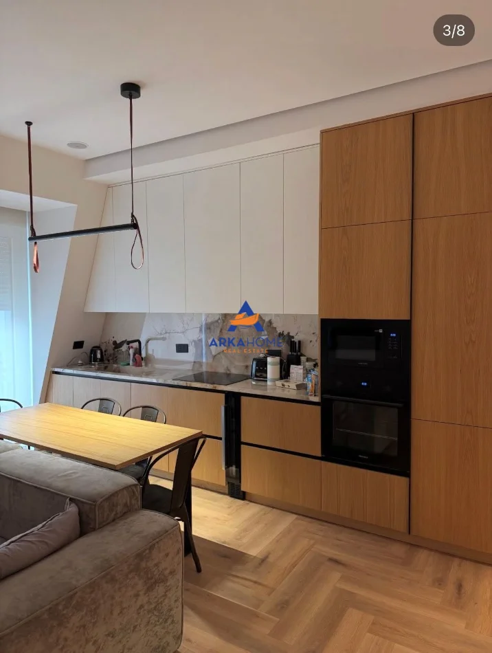 Tirane, jepet me qera apartament 2+1+Ballkon Kati 3, 120 m² 2.000 € (TEG)