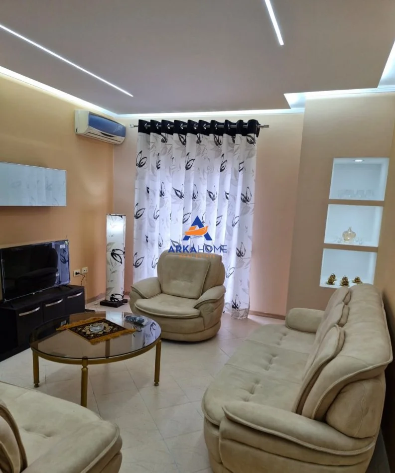 Tirane, jepet me qera apartament 2+1+Ballkon Kati 5, 106 m² 750 € 
