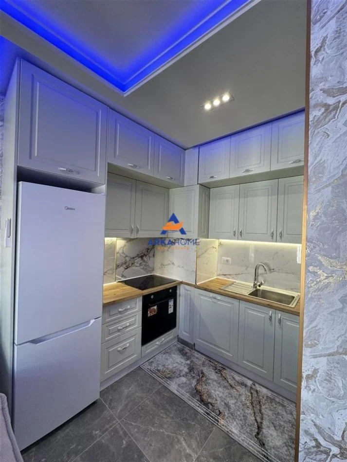 Tirane, jepet me qera apartament 1+1+Ballkon Kati 8, 85 m² 500 € 