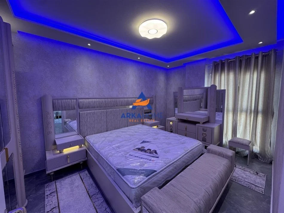 Tirane, jepet me qera apartament 1+1+Ballkon Kati 8, 85 m² 500 € 