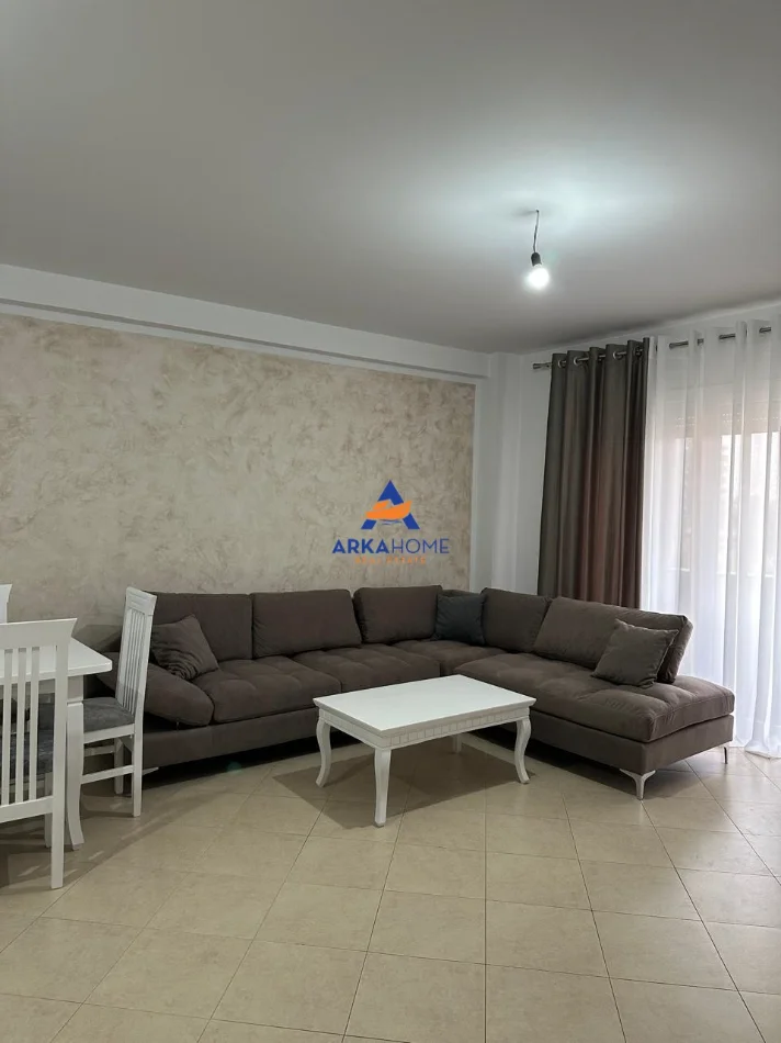 Tirane, jepet me qera apartament 3+1+Ballkon Kati 2, 140 m² 1.000 € 