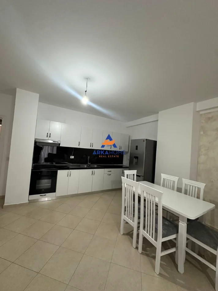 Tirane, jepet me qera apartament 3+1+Ballkon Kati 2, 140 m² 1.000 € 