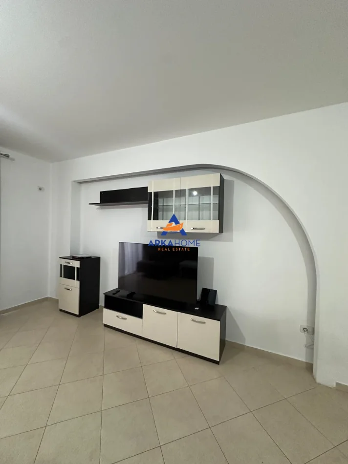 Tirane, jepet me qera apartament 3+1+Ballkon Kati 2, 140 m² 1.000 € 