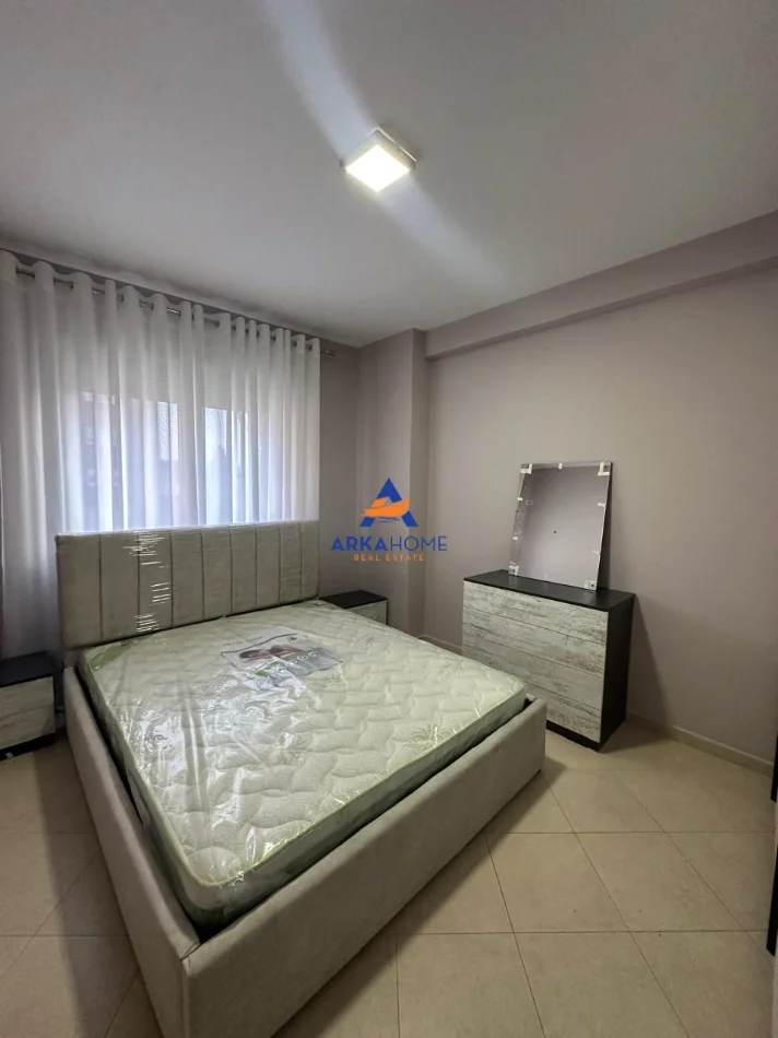 Tirane, jepet me qera apartament 3+1+Ballkon Kati 2, 140 m² 1.000 € 