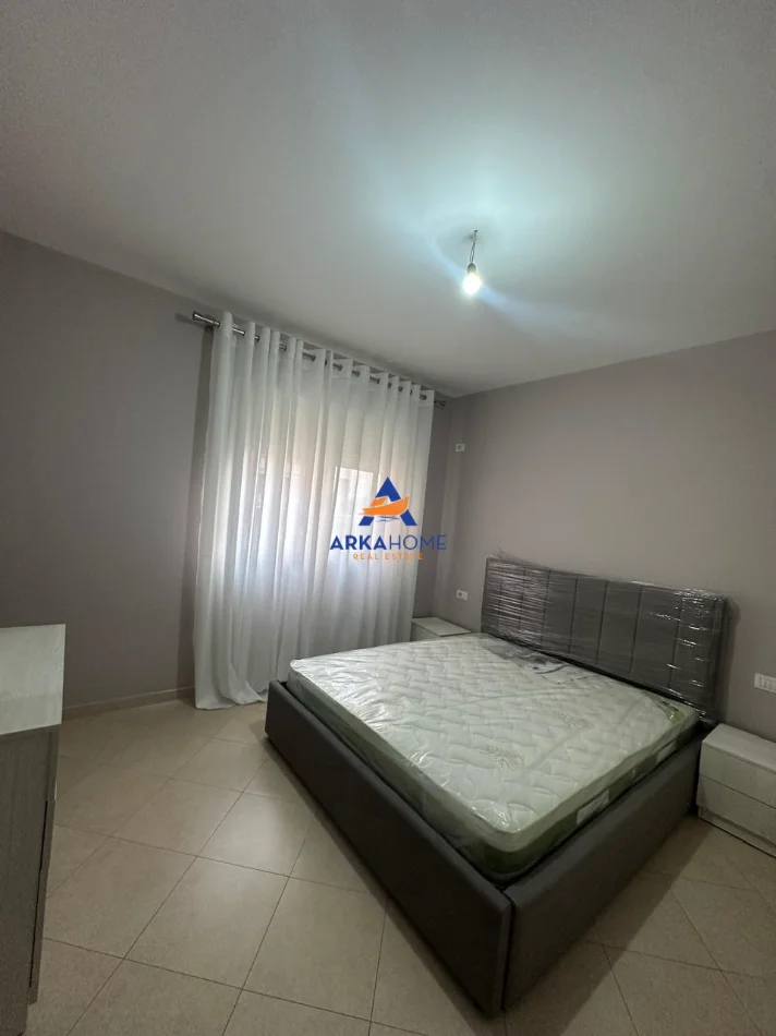 Tirane, jepet me qera apartament 3+1+Ballkon Kati 2, 140 m² 1.000 € 