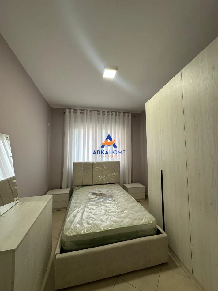 Tirane, jepet me qera apartament 3+1+Ballkon Kati 2, 140 m² 1.000 € 