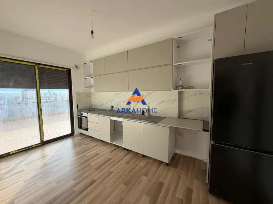 Vlore, shitet apartament+verande | Penthouse 2+1 Kati 10, 106 m² 199.999 € (VLORE)