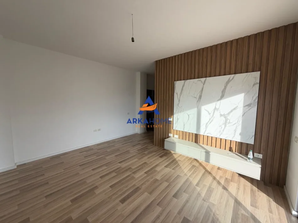 Vlore, shitet apartament+verande | Penthouse 2+1 Kati 10, 106 m² 199.999 € (VLORE)