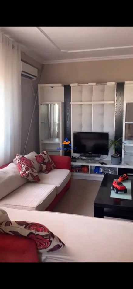 Tirane, jepet me qera apartament 1+1+Ballkon Kati 5, 62 m² 627 € 