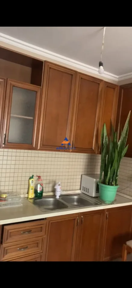 Tirane, jepet me qera apartament 1+1+Ballkon Kati 5, 62 m² 627 € 