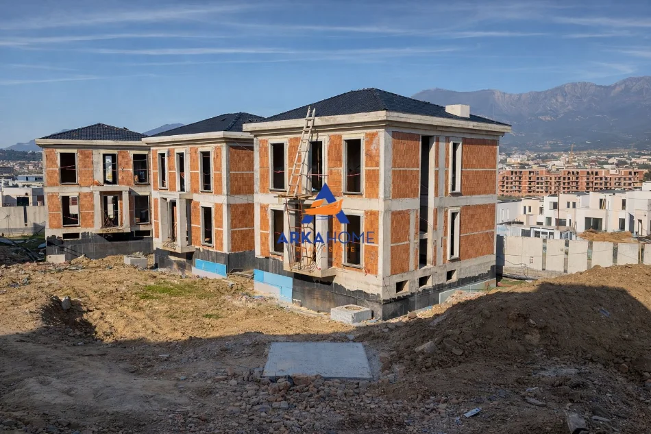 Tirane, shitet Vile 2+1 Kati 2, 286 m² 800.000 € (MJULL-BATHORE)