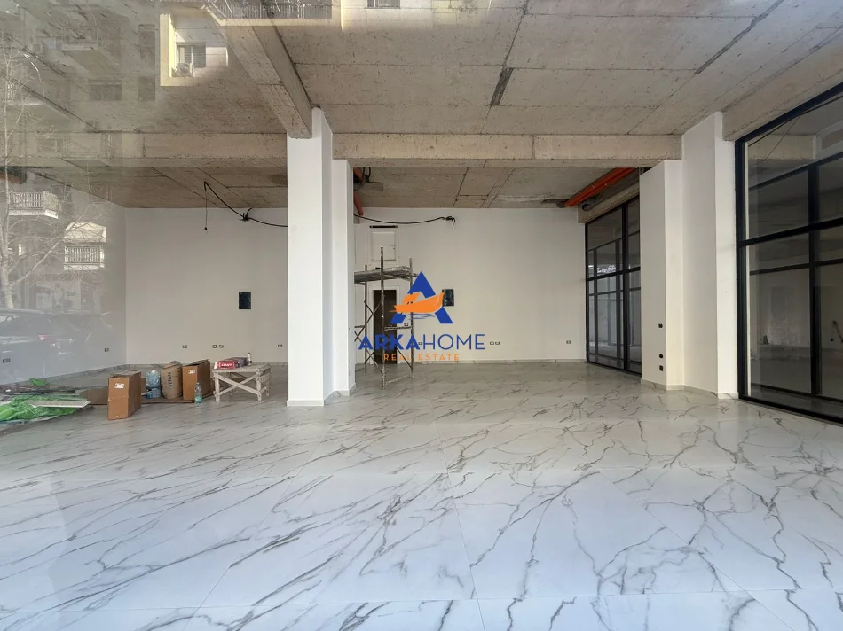 Tirane, jepet me qera ambjent biznesi Kati 0, 125 m² 1.569 € 