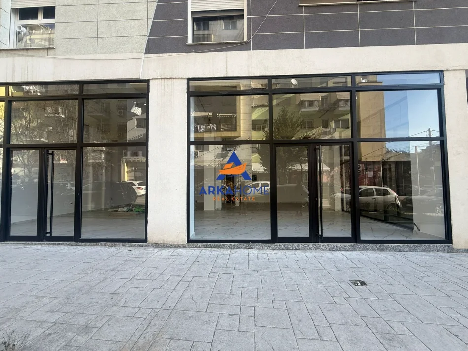 Tirane, jepet me qera ambjent biznesi Kati 0, 125 m² 1.569 € 