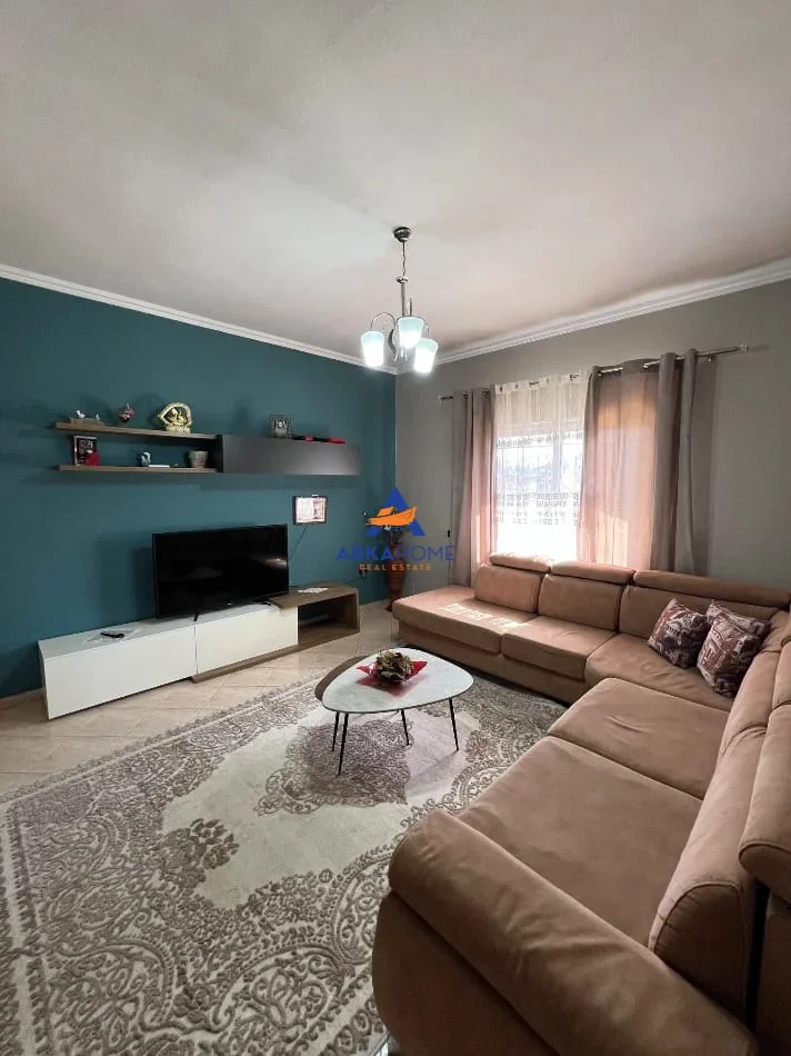 Tirane, jepet me qera apartament 2+1+Ballkon Kati 3, 100 m² 400 € 