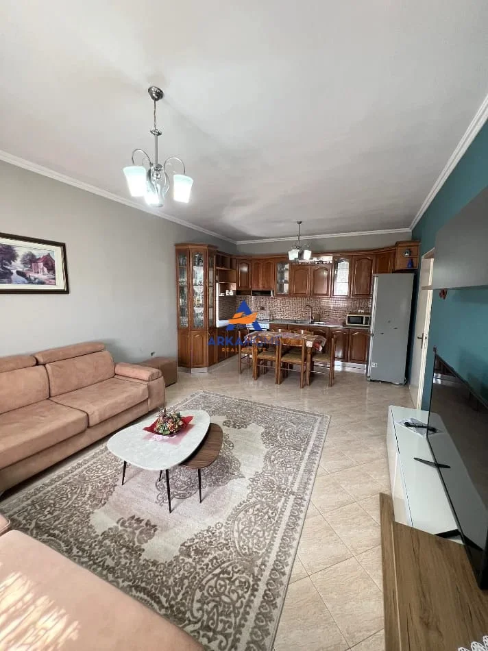 Tirane, jepet me qera apartament 2+1+Ballkon Kati 3, 100 m² 400 € 