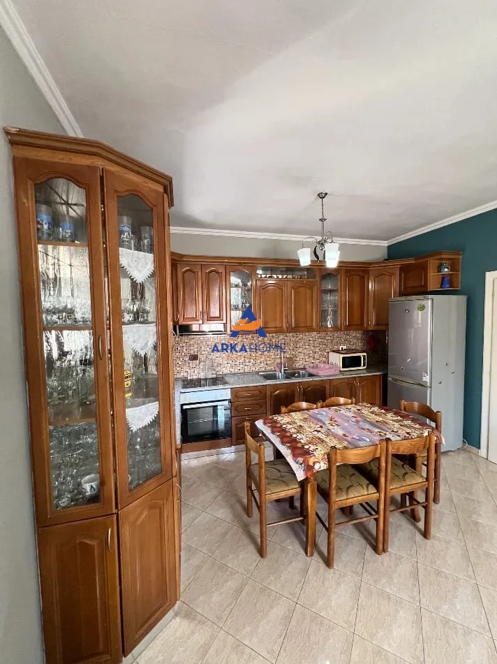 Tirane, jepet me qera apartament 2+1+Ballkon Kati 3, 100 m² 400 € 