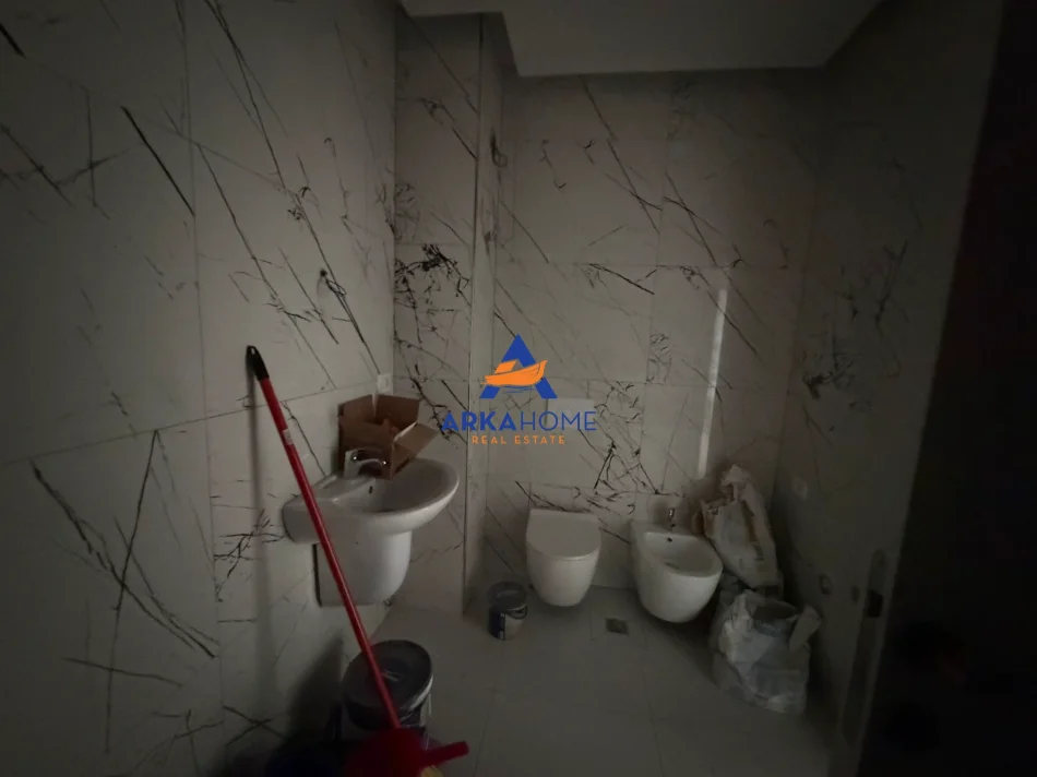 Tirane, shitet apartament 1+1+Ballkon Kati 5, 70 m² 115.000 € (YZBERISHT)