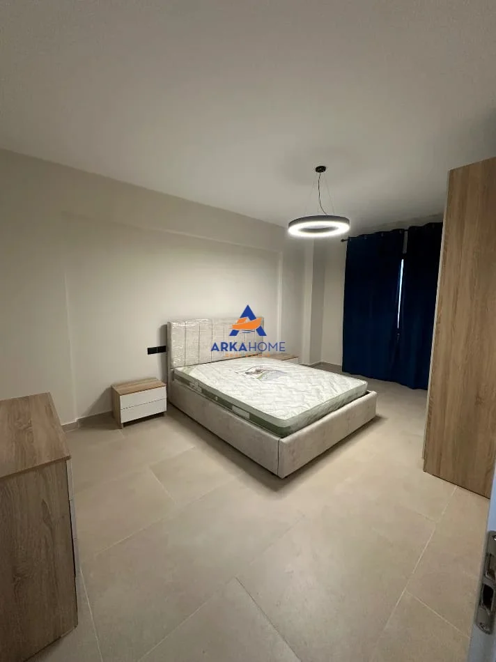 Tirane, jepet me qera apartament 2+1+Ballkon Kati 2, 100 m² 783 € 