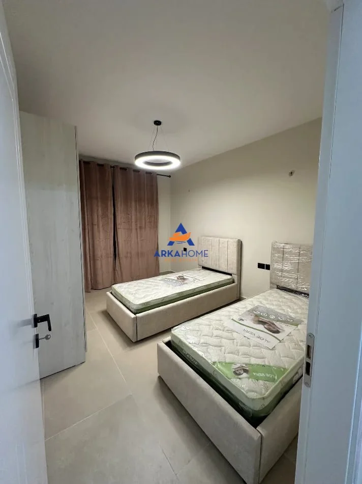 Tirane, jepet me qera apartament 2+1+Ballkon Kati 2, 100 m² 783 € 