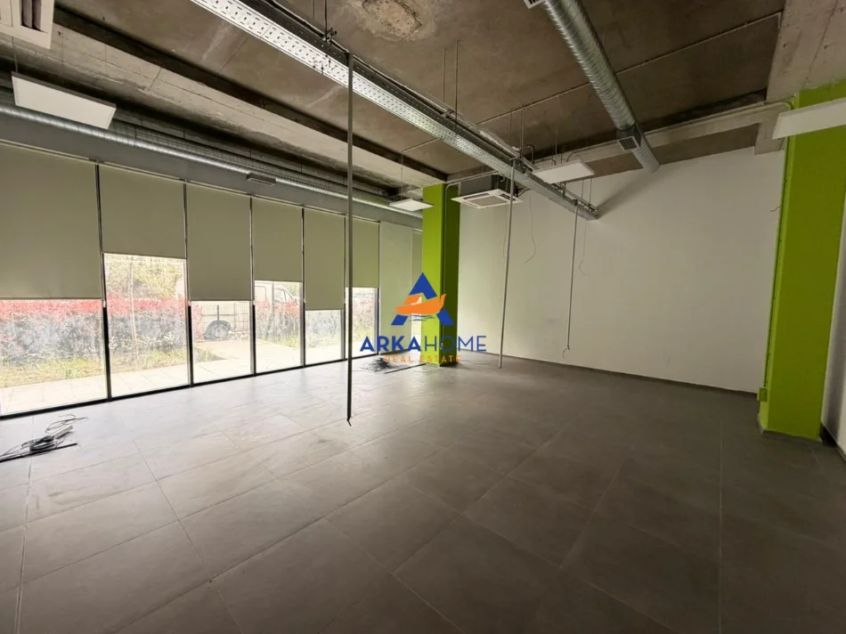 Tirane, jepet me qera ambjent biznesi Kati 0, 361 m² 5.700 € 