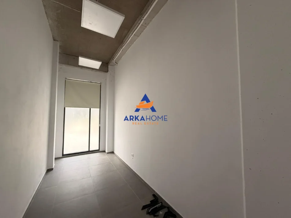 Tirane, jepet me qera ambjent biznesi Kati 0, 361 m² 5.700 € 