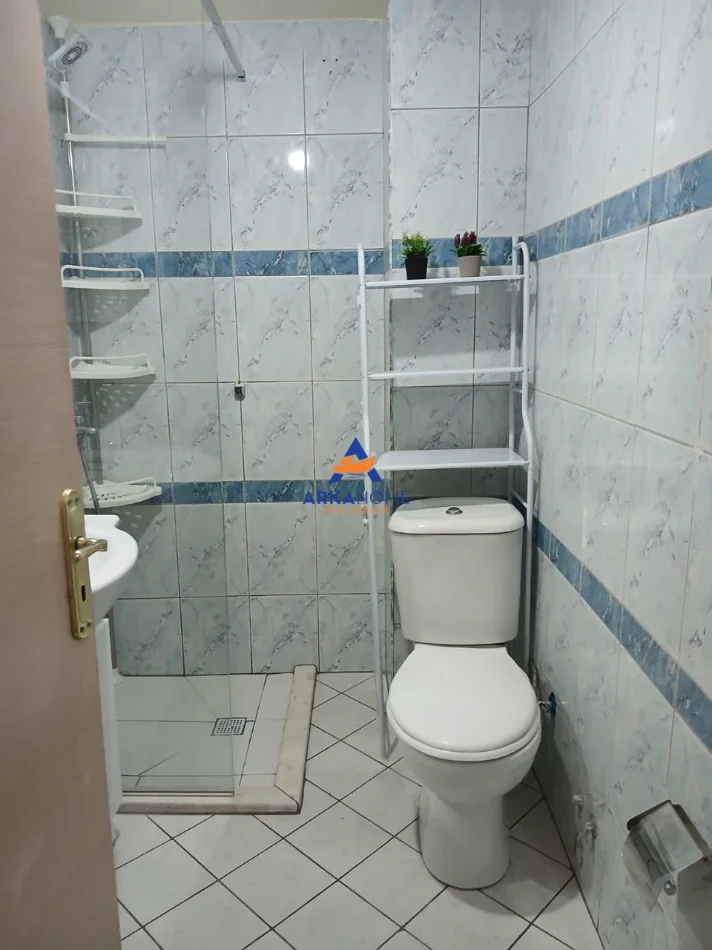 Tirane, jepet me qera apartament 2+1+Ballkon Kati 2, 80 m² 438 € 
