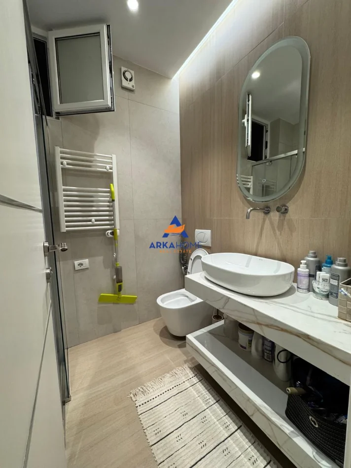 Tirane, jepet me qera apartament 1+1+Ballkon Kati 6, 63 m² 800 € 