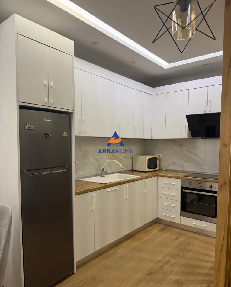 Tirane, jepet me qera apartament 2+1+Ballkon Kati 5, 108 m² 679 € 