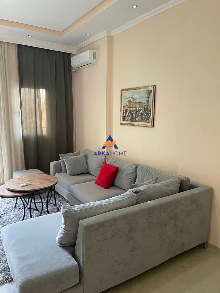 Tirane, jepet me qera apartament 1+1+Ballkon Kati 1, 80 m² 626 € 