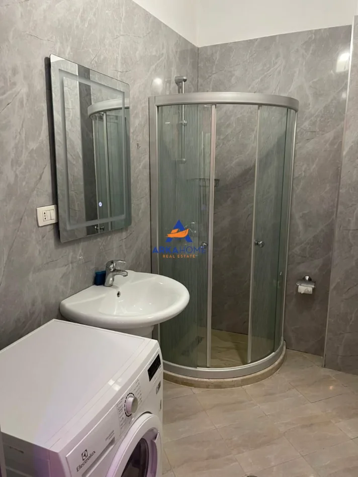 Tirane, jepet me qera apartament 1+1+Ballkon Kati 1, 80 m² 626 € 