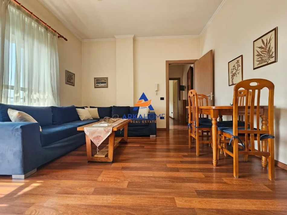 Tirane, jepet me qera apartament 1+1+Ballkon Kati 7, 60 m² 700 € 