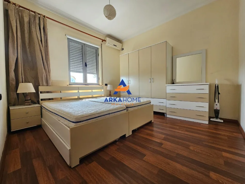 Tirane, jepet me qera apartament 1+1+Ballkon Kati 7, 60 m² 700 € 