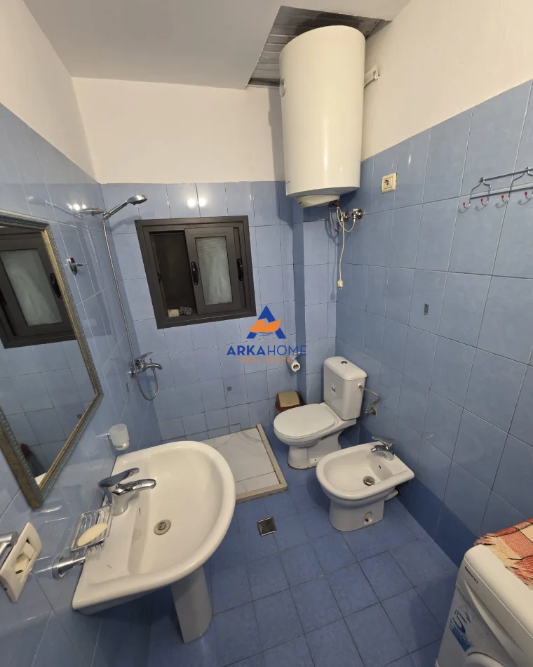 Tirane, jepet me qera apartament 1+1+Ballkon Kati 3, 75 m² 418 € 