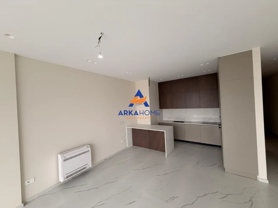 Tirane, jepet me qera apartament 3+1+Ballkon Kati 4, 211 m² 4.000 € 