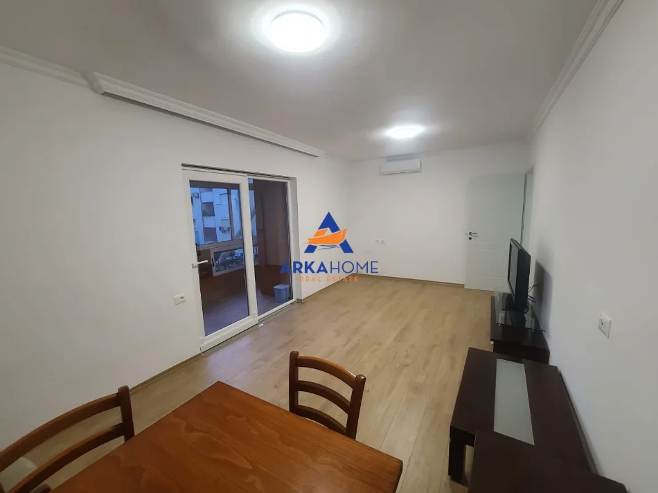 Tirane, jepet me qera apartament 2+1+Ballkon Kati 3, 88 m² 1.523 € 