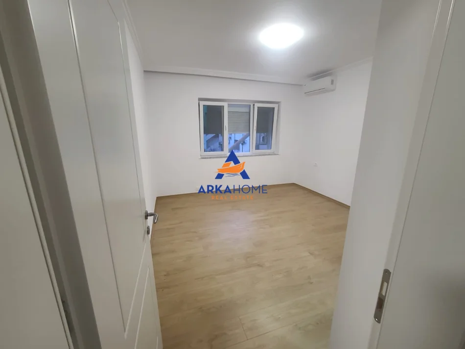 Tirane, jepet me qera apartament 2+1+Ballkon Kati 3, 88 m² 1.523 € 